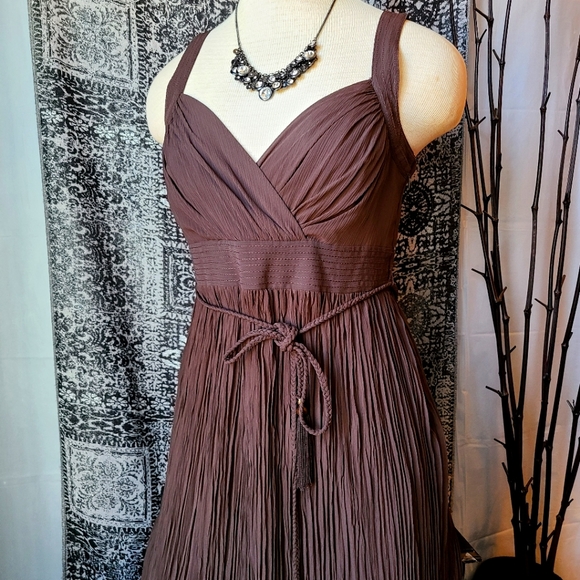 WHBM...STUNNING DRESS - Picture 3 of 6